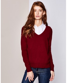 Бордовым женским кашемировым свитером с V-образным вырезом