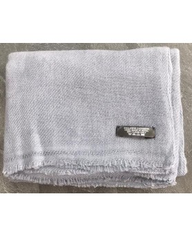 светло-серым пашминой из чистого кашемира