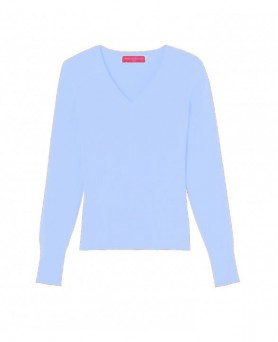 светло-голубым кашемировым женским свитером с V-образным вырезом