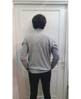 Светло-серый кашемировый свитер с воротником-стойкой