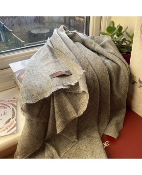 светло-серым пашминой из чистого кашемира